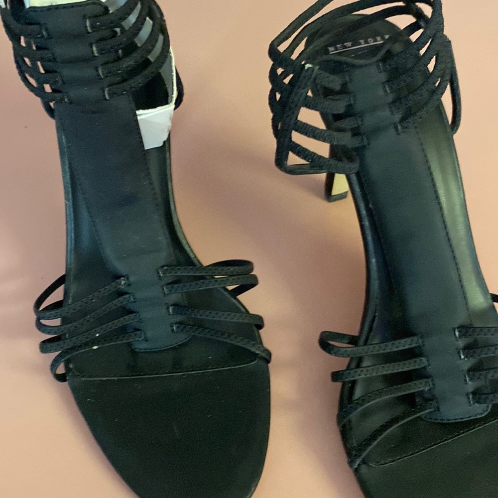 Black high heels never worn size 7 1/2, new without tags